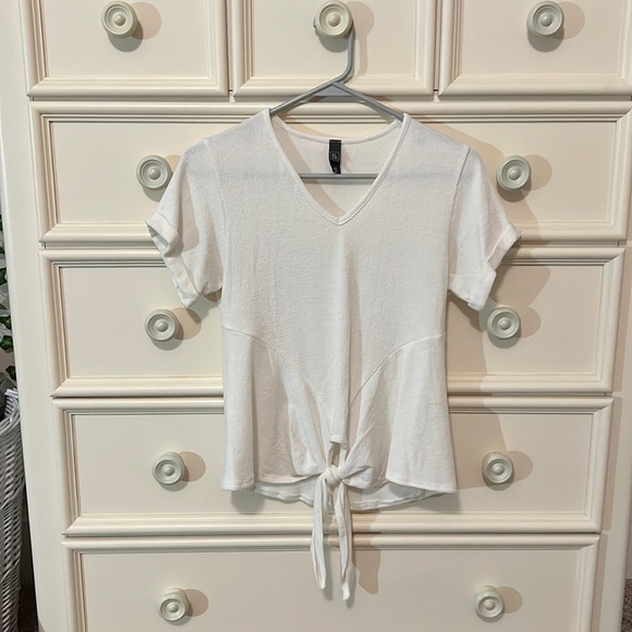 Francesca’s white v-neck - Picture 1 of 3